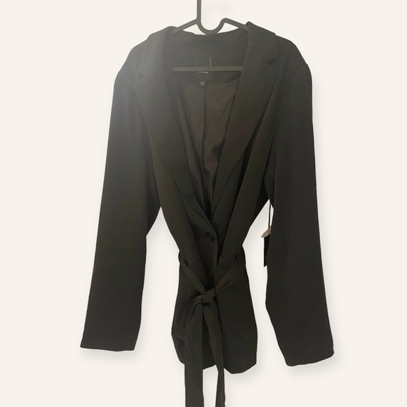 NWT: Simple Vera Vera Wang Black Satin Long Blazer with Tie Waist - Picture 4 of 5